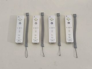 4 Mandos Wii Motion Plus Blancos + 4 Correas