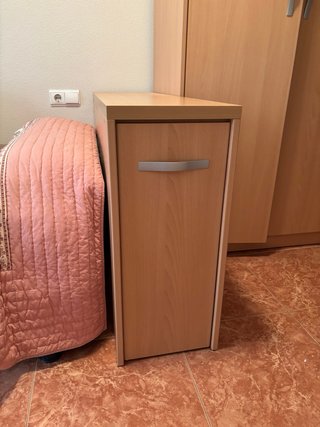 Cabecero 105 hueco zapatero con ruedas
