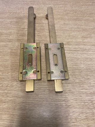 2 Pestillos de latón