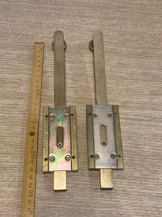 2 Pestillos de latón