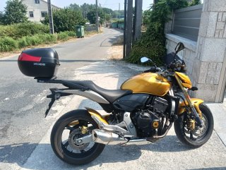 Honda Hornet dorada