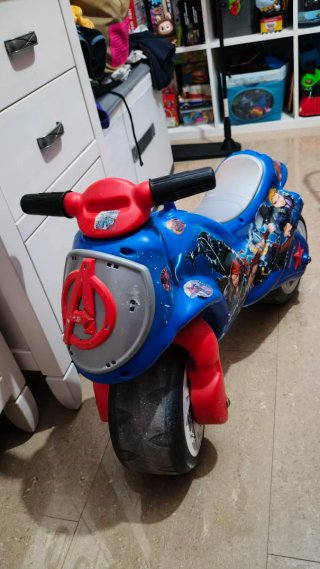 Moto correpasillos Avengers