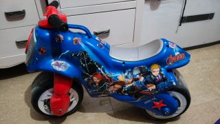 Moto correpasillos Avengers