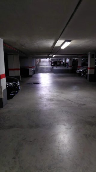 Plaza de garaje con trastero