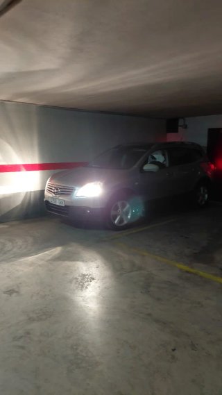 Plaza de garaje con trastero