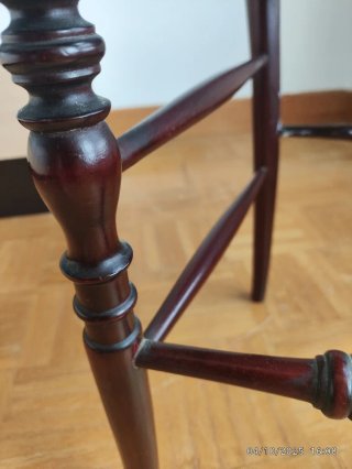 Silla clásica madera rejilla estilo vintage