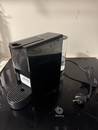 Cafetera Nespresso Negra