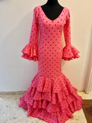 Traje de flamenca rosa lunares rojos