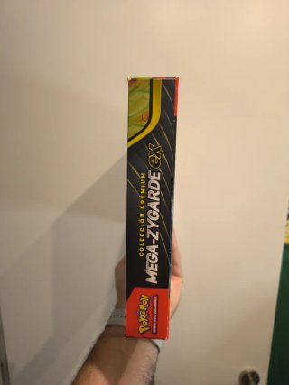 Caja Mega-Zygarde (Pokémon TCG) SELLADA