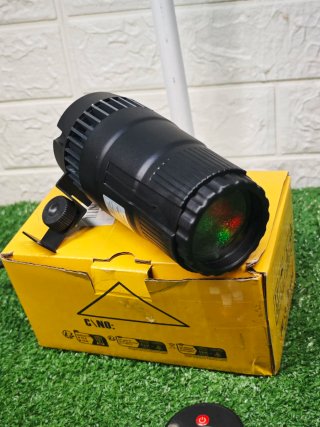 Foco LED RGBW 30W Pinspot + Mando