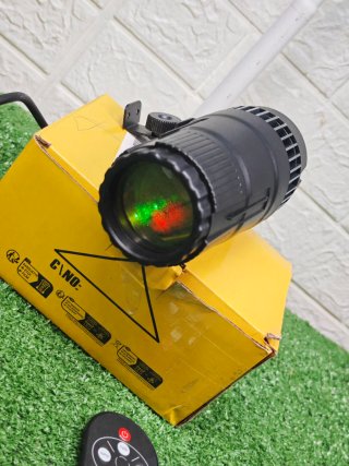 Foco LED RGBW 30W Pinspot + Mando