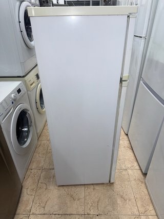 Nevera blanca con congelador