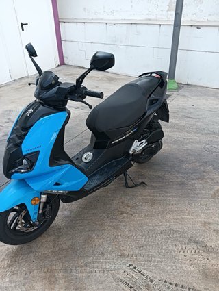 Peugeot Scooter Azul y Negro