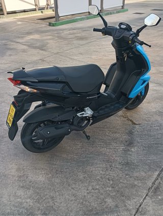 Peugeot Scooter Azul y Negro