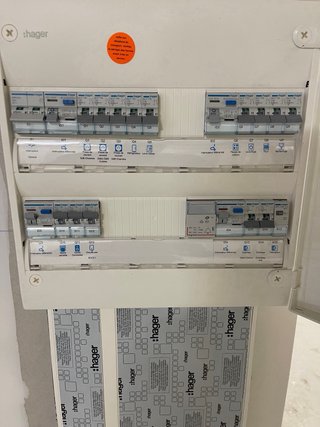 Electricista disponible fines de semana"