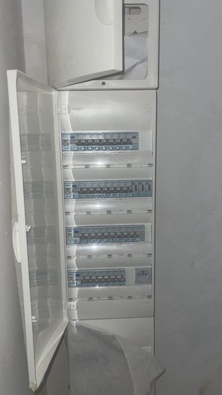 Electricista disponible fines de semana"