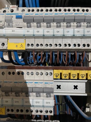 Electricista disponible fines de semana"