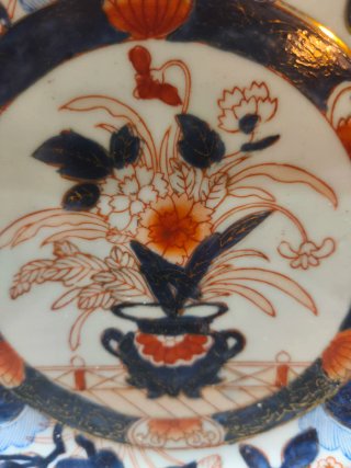 Piatto decorativo floreale blu e arancio