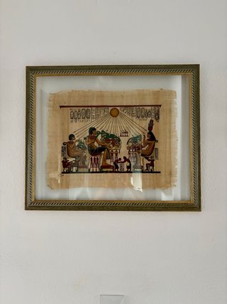 Escena egipcia en papiro enmarcada. No envío