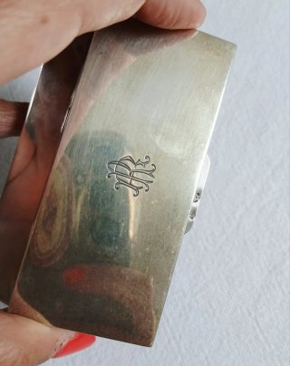 Cajita de plata con iniciales AR