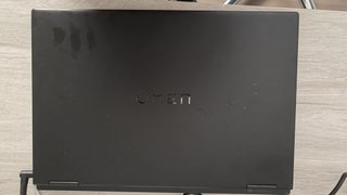 Portátil HP Gaming Laptop con mancha en pantalla
