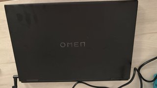 Portátil HP Gaming Laptop con mancha en pantalla