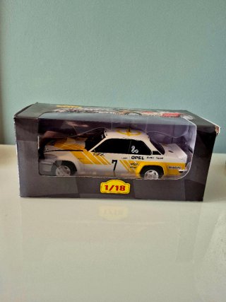 Maqueta Opel Ascona 400 1/18