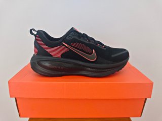 NIKE VOMERO 18 CON 2 USOS