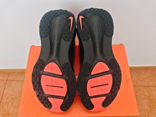 NIKE VOMERO 18 CON 2 USOS