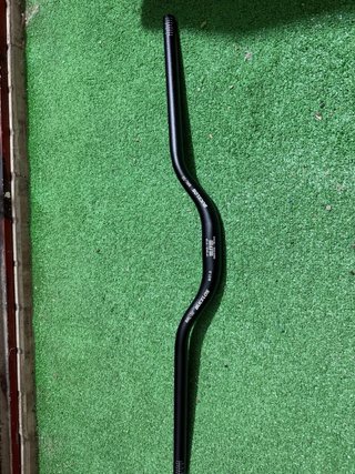 Manillar de bicicleta negro