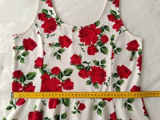 Vestido con estampado floral.