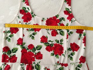 Vestido con estampado floral.