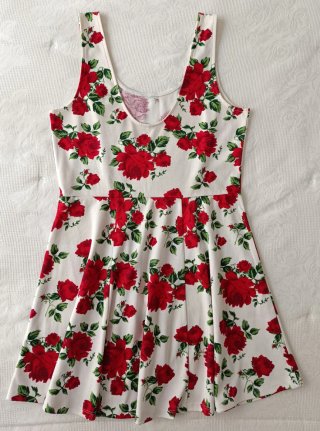 Vestido con estampado floral.