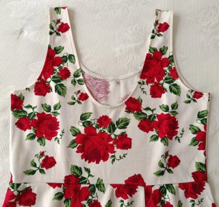 Vestido con estampado floral.