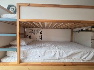 Ikea KURA Litera madera y blanco