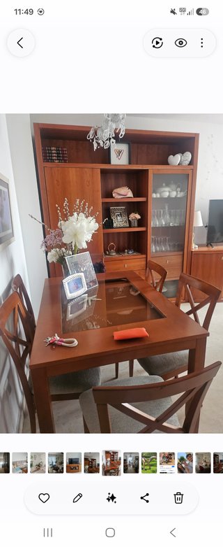 Mesa comedor de madera y cristal  muy buen estado