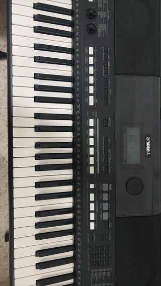Teclado Yamaha Negro