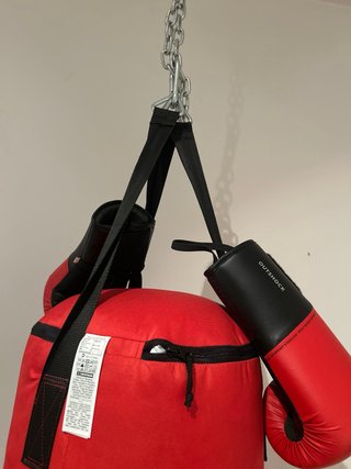 Saco Boxeo Decathlon Rojo + Guantes