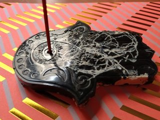 Quemador de incienso Hamsa Negro y Blanco
