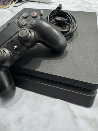 PS4 (PlayStation 4) con 5 Juegos