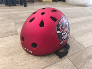 Patines en línea y casco