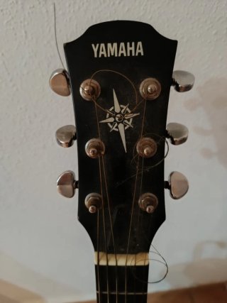 Guitarra Acústica Yamaha