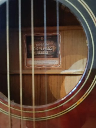 Guitarra Acústica Yamaha