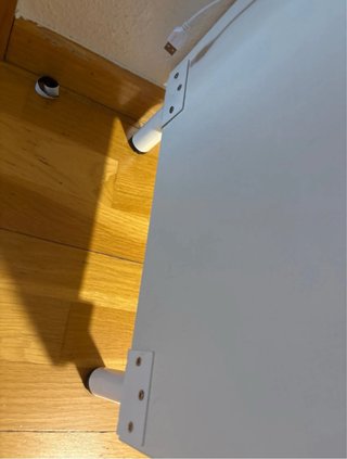 Tocador blanco con espejo LED y repisas