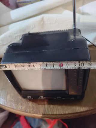 Televisor portátil mini CRT vintage