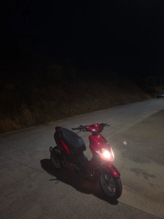 Yamaha Jog RR Scooter Rojo y Blanco