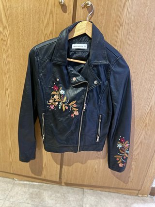 Chaqueta cuero negra bordada Talla M