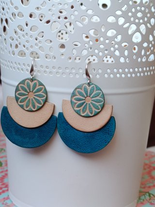 Pendientes de diseño colores muchos colores.
