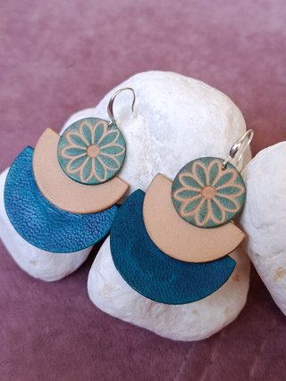 Pendientes de diseño colores muchos colores.