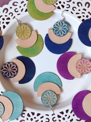 Pendientes de diseño colores muchos colores.